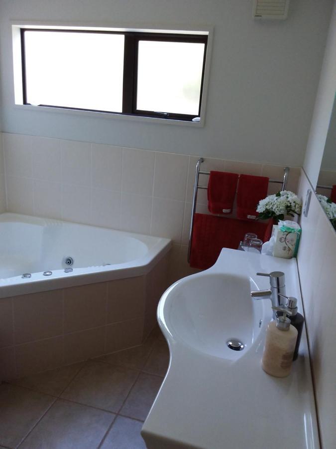 104 On Moore Bed & Breakfast Whangamata Εξωτερικό φωτογραφία
